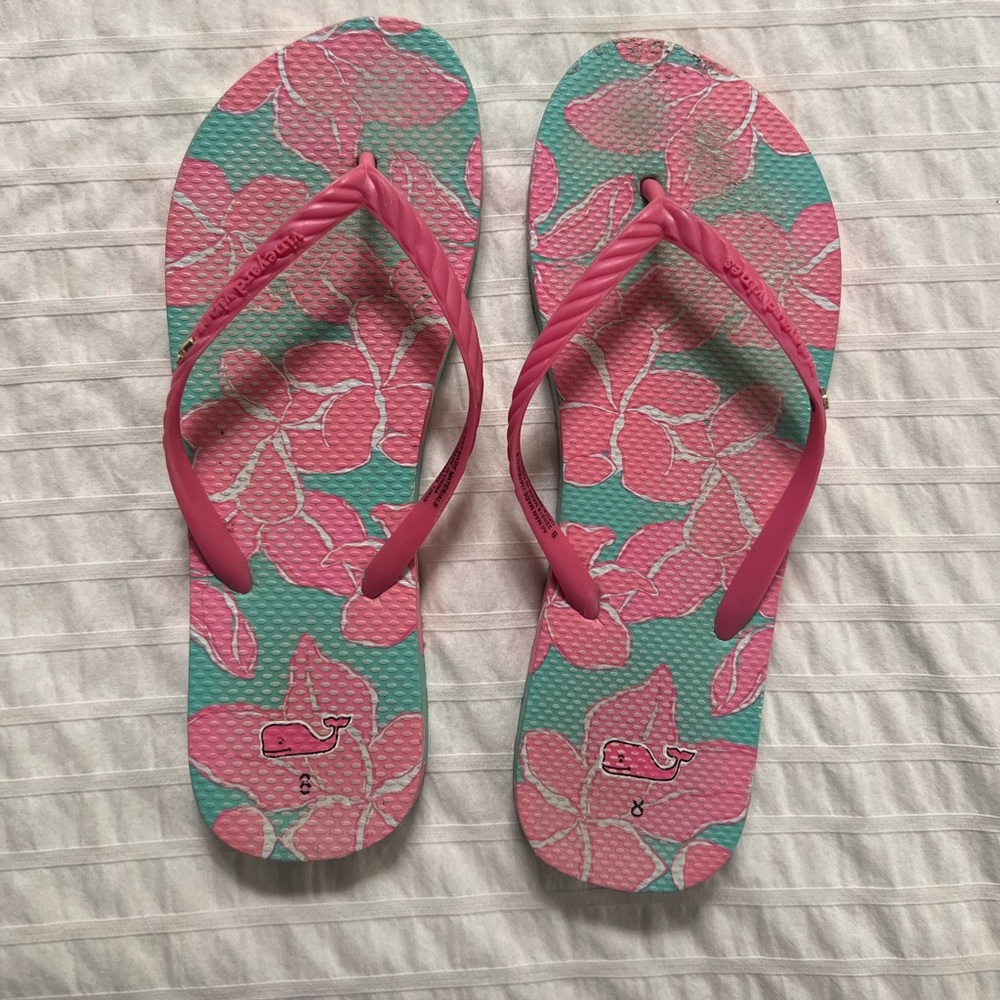 Vineyard vines flip-flops